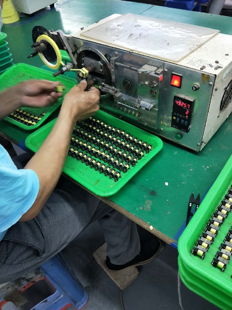 自動(dòng)包膠機(jī)